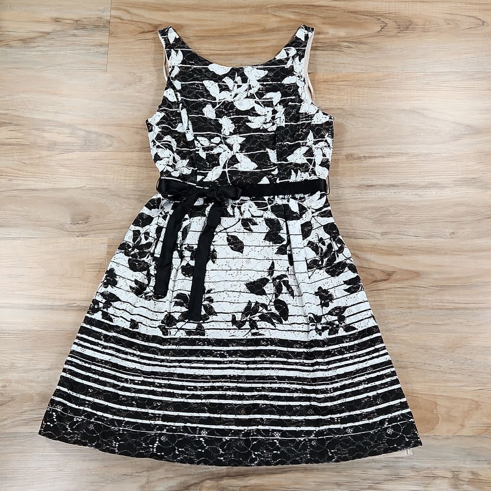 ☔️🔺️Signature by Robbie Bee Black w/White Lace Overlay Sleeveless Dress Small - Picture 5 of 12